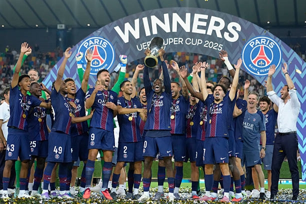 Ai sẽ thách thức PSG khi cả Ligue 1 đã “giương cờ trắng”?