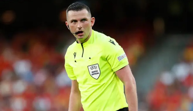 Barcelona đối đầu PSG, Michael Oliver làm trọng tài chính