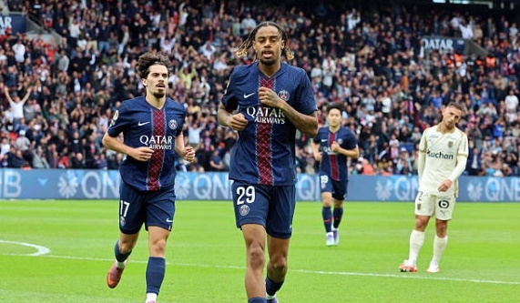 Barcola lập cú đúp, PSG toàn thắng tại Ligue 1