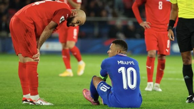 Deschamps phủ nhận lạm dụng Mbappe sau chấn thương mắt cá