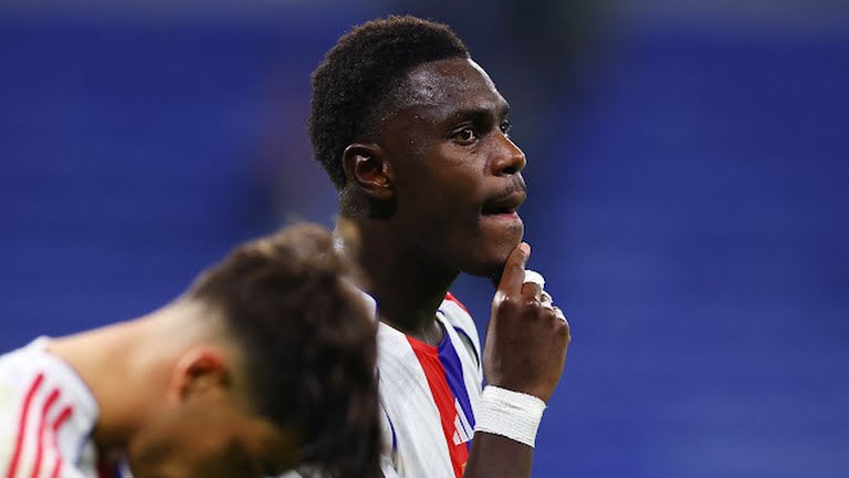 Doanh thu cải thiện nhưng Lyon còn đối mặt khủng hoảng tài chính