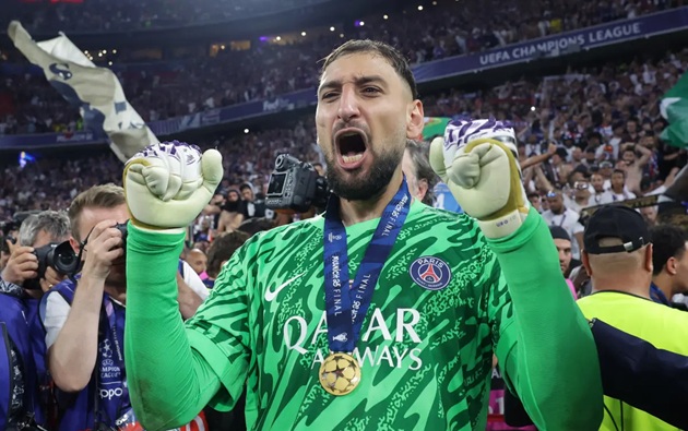 Donnarumma tỏa sáng ở Man City, PSG bị chỉ trích dữ dội