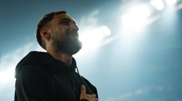 Donnarumma xúc động trong ngày chia tay CĐV PSG