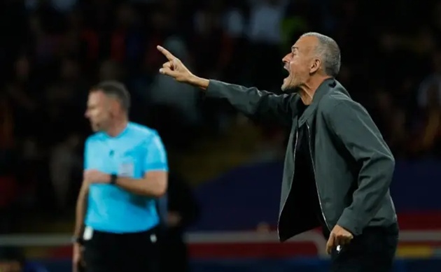 Enrique khen ngợi các cầu thủ sau chiến thắng trước Barcelona