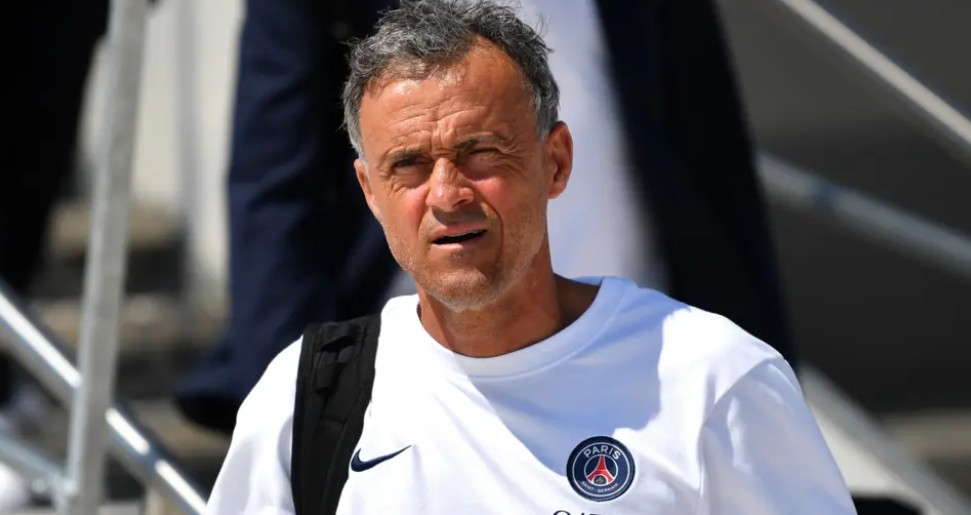 Gặp tai nạn xe đạp, HLV Luis Enrique phải phẫu thuật