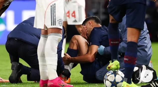 Hakimi bật khóc sau pha vào bóng thô bạo, Luis Diaz nhận thẻ đỏ