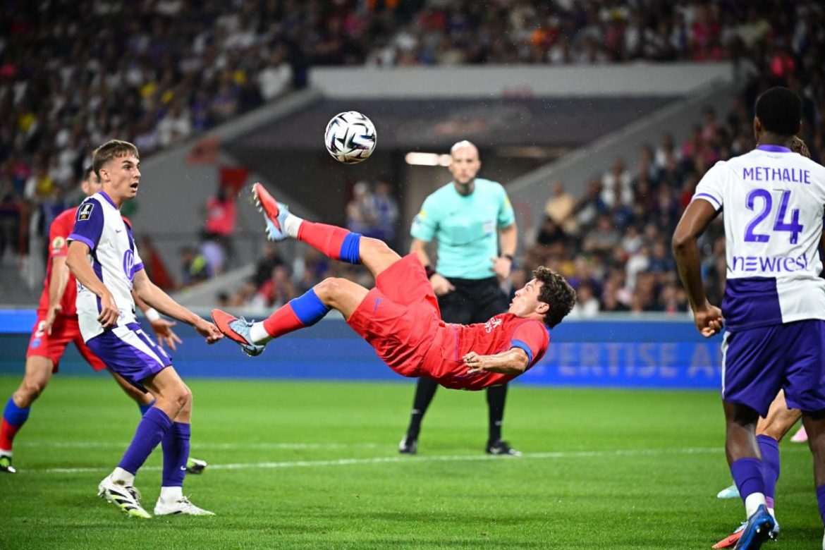 Joao Neves và hành trình chinh phục những cú xe đạp chổng ngược