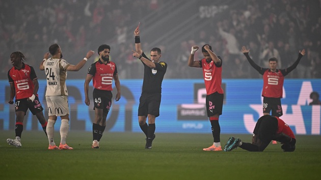 Ligue 1 và nỗi ám ảnh thẻ đỏ