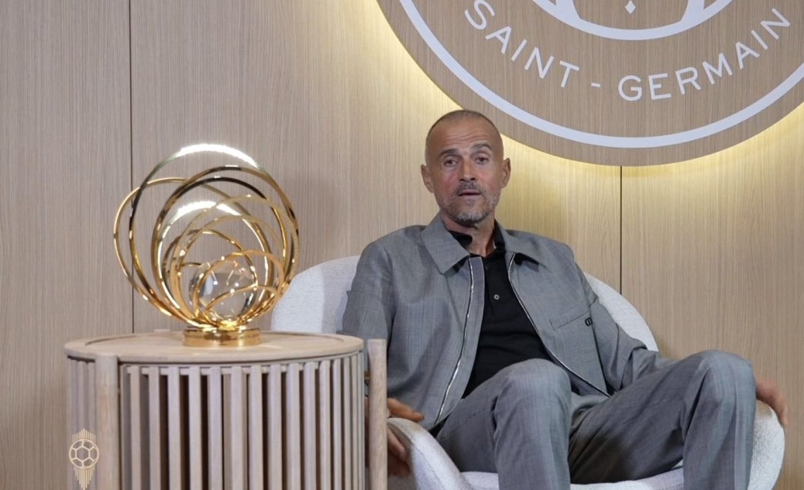 Luis Enrique: “Mua cầu thủ không giống như đi siêu thị mua sắm”