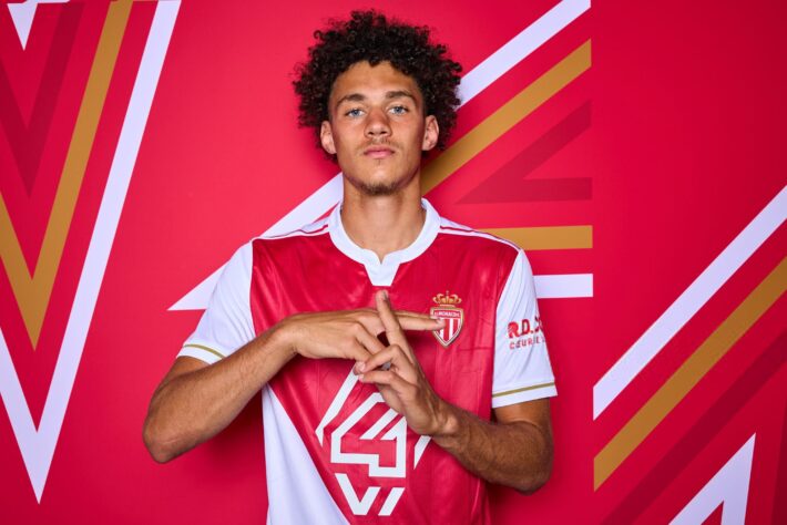 Maghnes Akliouche là ai mà chiếm chỗ Ekitike trên tuyển Pháp?