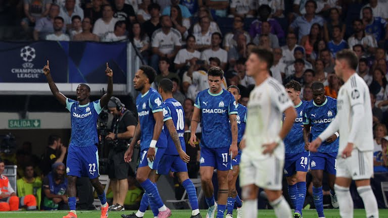 Mbappe lập cú đúp penalty, Real ngược dòng hạ Marseille