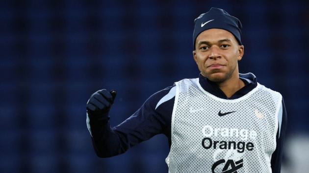 Mbappe phớt lờ tranh cãi gay gắt với rapper nước Pháp