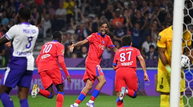 Neves lập hat-trick siêu phẩm, PSG huỷ diệt Toulouse trong trận cầu 9 bàn ở Ligue 1