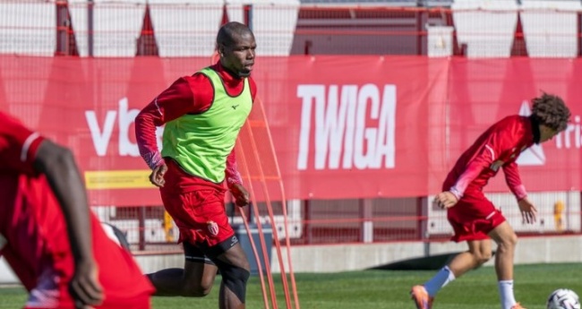 Pogba dính chấn thương mắt cá, hoãn ngày ra mắt Monaco