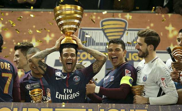 34 tuổi, danh hiệu của Dani Alves nhiều hơn lịch sử PSG