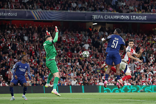 Arsenal gục ngã bởi “điểm yếu” của PSG