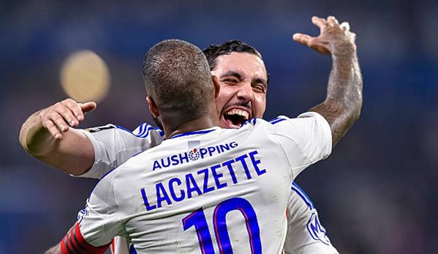 AS Monaco “run rẩy” trong top 2; Lyon bay vào top 4