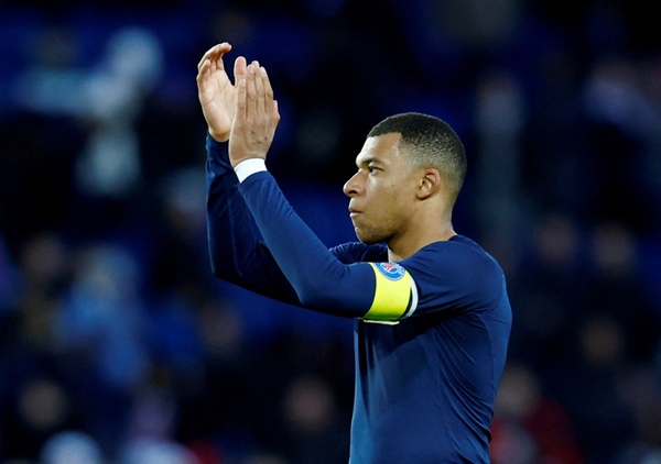 Băng đội trưởng của Mbappe khiến tuyển Pháp dậy sóng