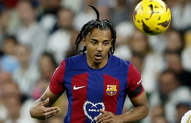 Barcelona khó xử trước đề nghị 100 triệu euro của PSG cho Jules Kounde