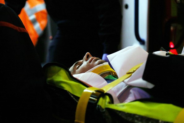 Bị sút vào mặt, cầu thủ đối diện cái chết giống Torres