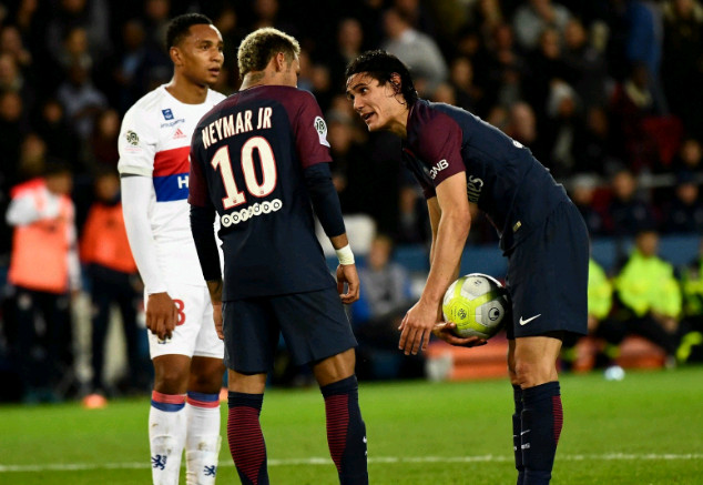 Cavani CHÍNH THỨC lên tiếng giữa “tâm bão”