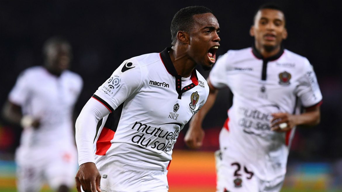 Cavani có cú đúp giúp PSG chia điểm kịch tính với Nice