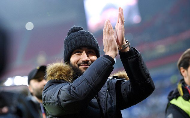 CĐV Lyon đồng loạt học Messi khoe áo đấu, ủng hộ Fekir