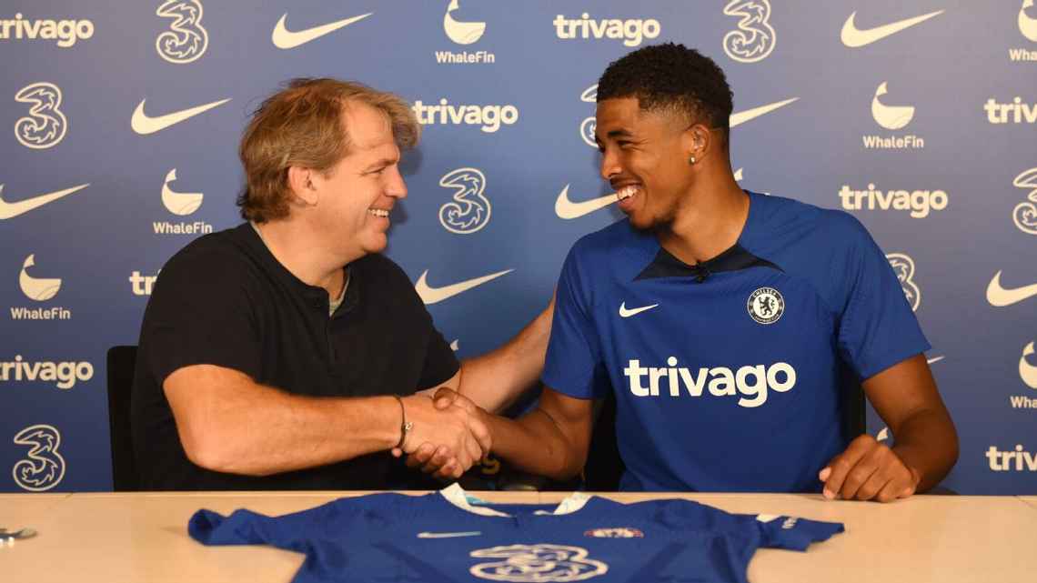 Chelsea, Strasbourg và mô hình “đội vệ tinh” gây tranh cãi