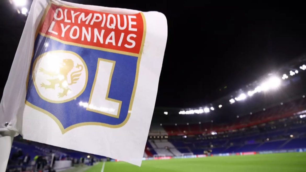 CHÍNH THỨC: Olympique Lyon nhận án cấm chuyển nhượng, nguy cơ ‘bay màu’ khỏi Ligue 1 vì khoản nợ 500 triệu euro