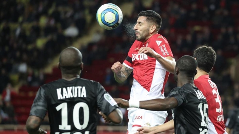 CHOÁNG! “Bom xịt” Chelsea hành động ngớ ngẩn, khán giả được dịp phì cười