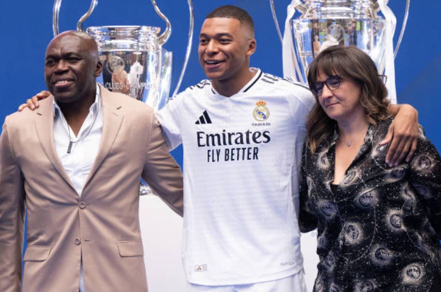 Con trai đến Real, mẹ Mbappe lập tức móc mỉa PSG