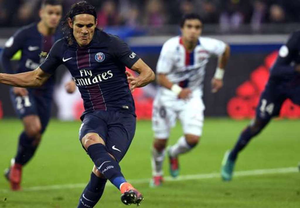 Cú đúp của Cavani giúp PSG đả bại Lyon, áp sát Nice