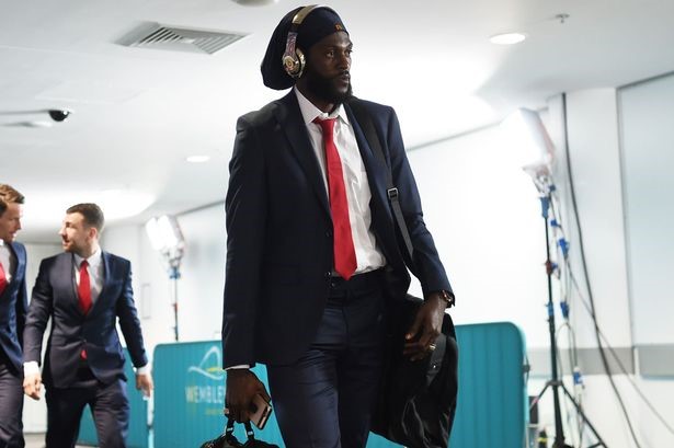 Cựu sao Arsenal mất việc vì lý do lãng xẹt