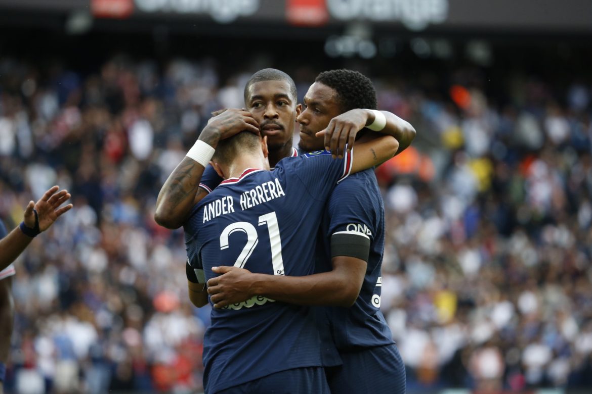 Cựu sao M.U tỏa sáng, PSG thắng 4-0 trong ngày vắng Messi