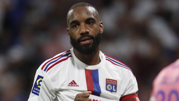 Cựu tiền đạo Arsenal bị tẩy chay