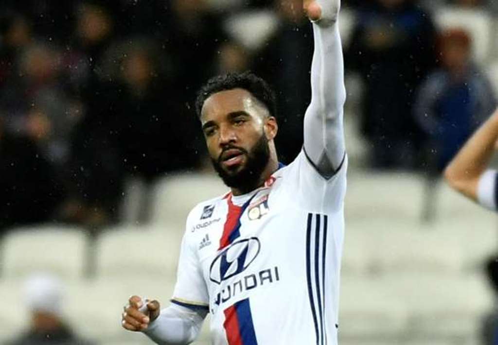 ‘Đại gia’ bí ẩn chi 70 triệu euro cho Lacazette