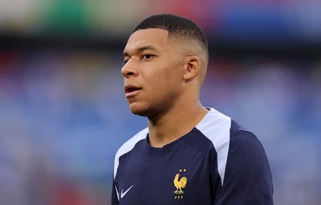 Đằng sau việc HLV Deschamp gạch tên Mbappe khỏi ĐT Pháp