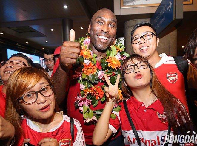 Danh thủ Sol Campbell nói gì khi đặt chân đến Việt Nam?
