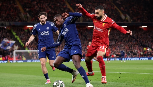 Dembele làm khổ hàng thủ Liverpool, Slot yêu cầu Salah lui về phòng ngự