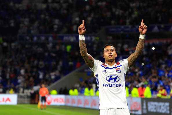 Depay lập hattrick, Lyon nghẹt thở ghi tên vào vòng bảng Champions League