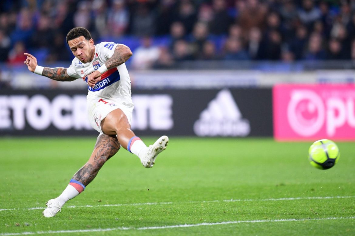 Depay lập kỷ lục khó tin, ngày về M.U rất gần?