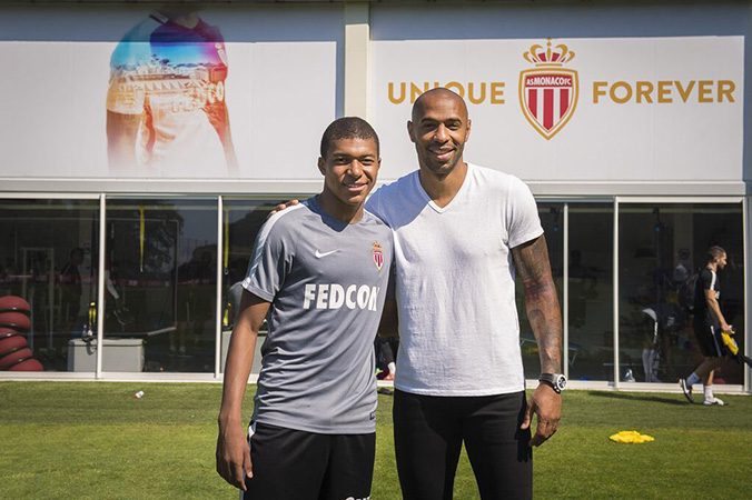 Didier Deschamps: ‘Henry không thể so với Mbappe…’