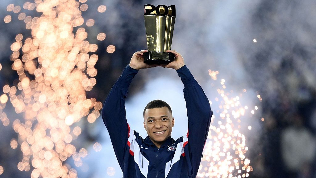 Điên rồ Kylian Mbappe