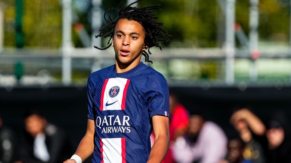 Em trai 15 tuổi của Mbappe ra mắt đội một PSG