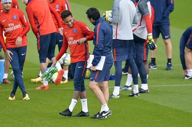 Emery: “Neymar cần dừng lại…”