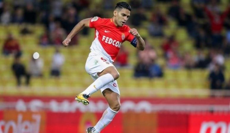 Falcao bỏ xa Cavani đến 5 bàn trong cuộc đua giành Vua phá lưới