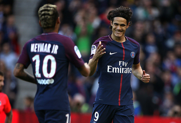 Fan PSG huýt sáo phản đối Neymar, đòi trả penalty cho Cavani