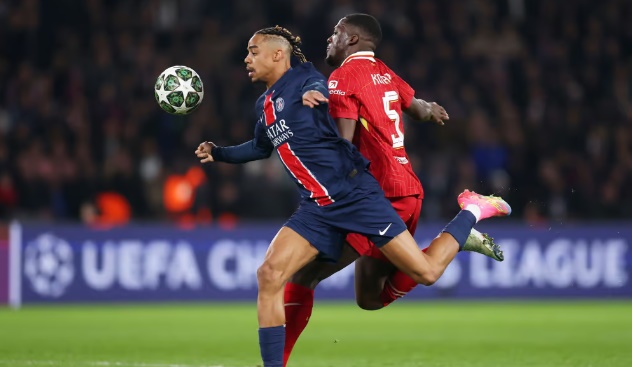 Ferdinand: Ngôi sao Liverpool xứng đáng nhận thẻ đỏ