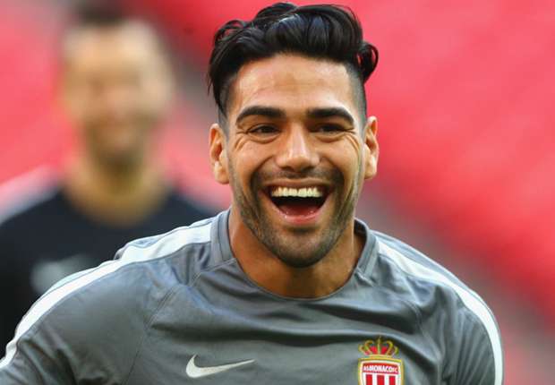 Ghi bàn không nghỉ, Radamel Falcao nhận cú hích lớn