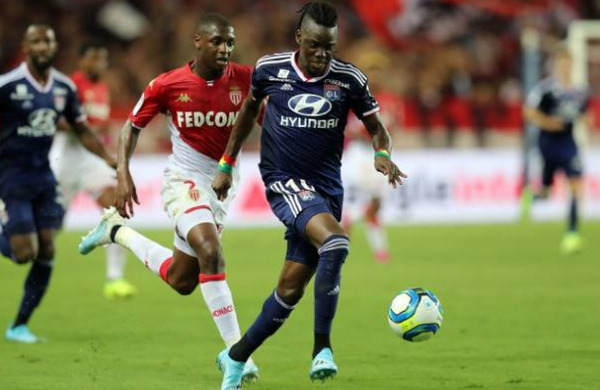 Hành động thiếu suy nghĩ, cựu sao Chelsea khiến đội nhà thảm bại ngày ra quân